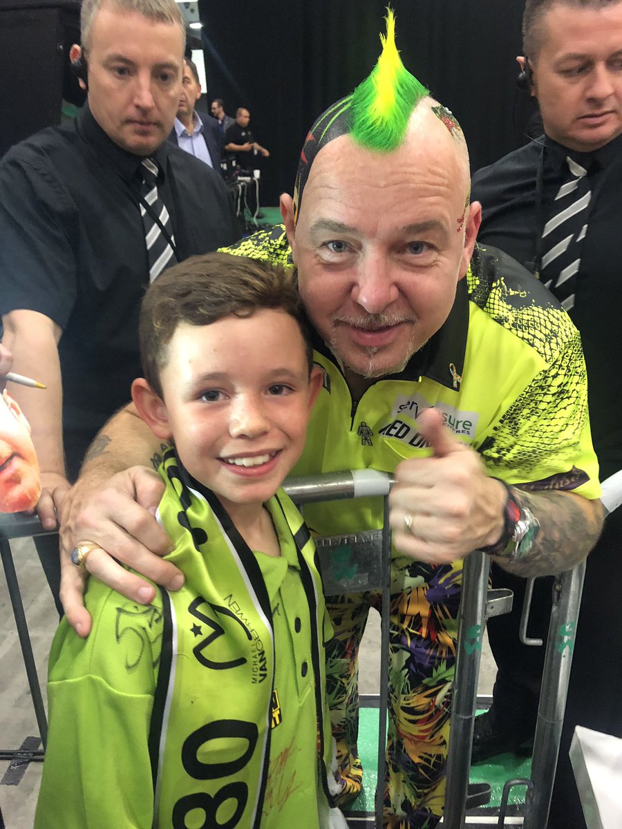 berniemac's tweet photo. Robbie is definitely the happiest little man in Ireland after meeting his two #darts favourites @MvG180  and @snakebitewright  at the @Unibet World Grand Prix Final in #Dublin 💚🎯🐍🙌🏻☘️ #lovethedarts https://t.co/COPkfAj8v4