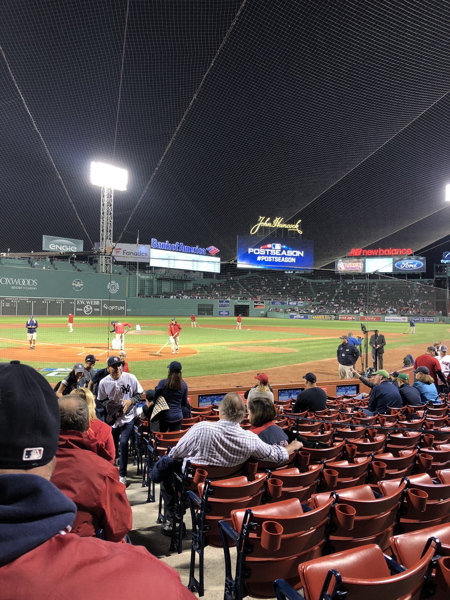 lkrlawyer's tweet photo. Waiting for #RedSoxvsYankees to start at Fenway Park. Josh Kantor on the organ. josh play some Husker Du! #DoDamage @RedSox https://t.co/1140nYDbkt