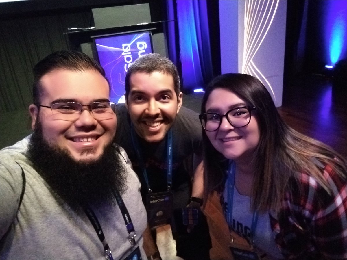 rafaelvcunha's tweet photo. O melhor de participar de eventos de tecnologia, é o Network que fazemos!!! @otaviojava e @psanrosa13 no #InterCon2018 do @iMasters https://t.co/oe1EgyEmr0