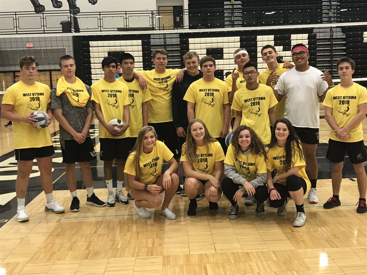 Seniors ready to play Powderpuff Volleyball! #gowo #wohc18