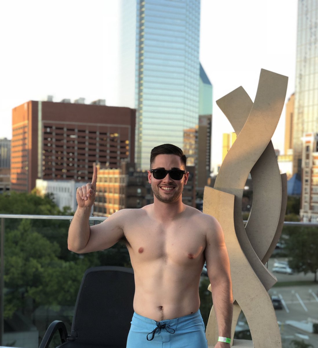 m_hinton9's tweet image. the pool with a view was better than the ending of the game #firemikestoops