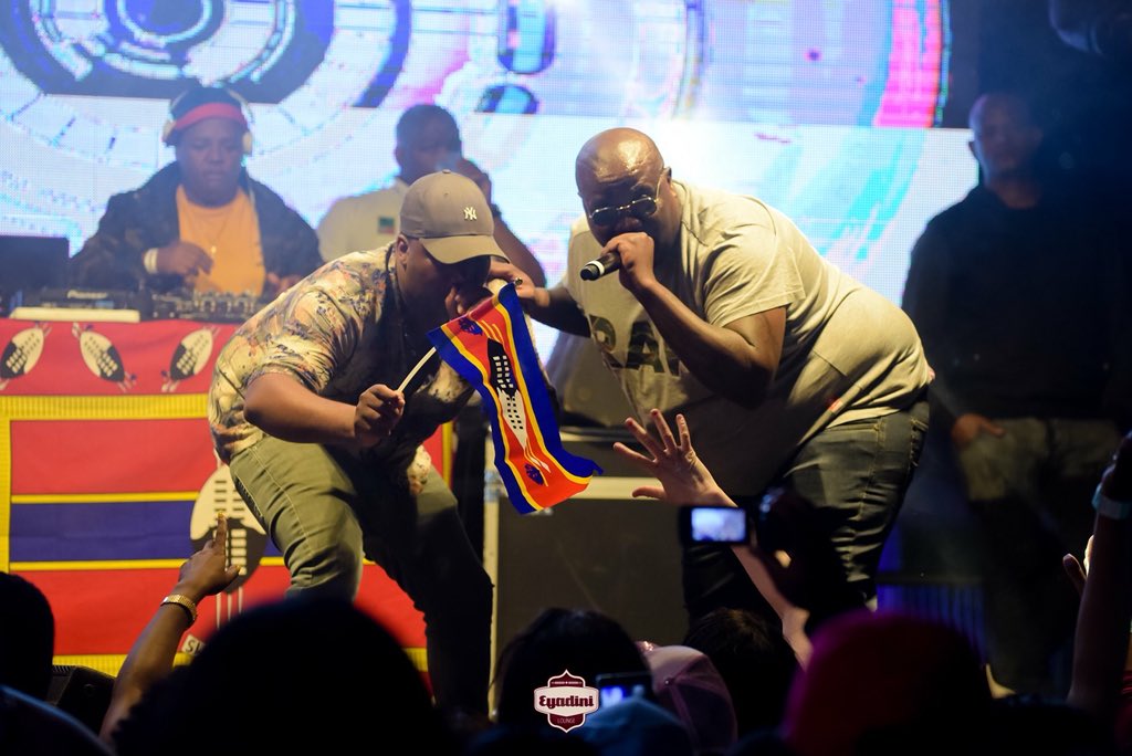 eyadini_lounge's tweet photo. @LvovoSA & Danger Big-Nuz on stage
2018 DURBAN SWAZI PARTY 🇸🇿
#DSP2018 #EyadiniExperience #SwaziParty2018 https://t.co/wzw0pAaQtf
