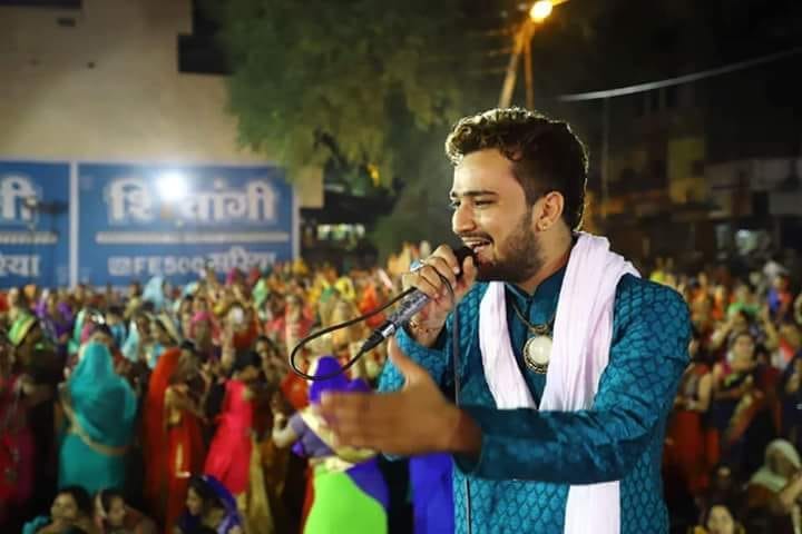 ishwerprajapat2's tweet photo. @maagroupshamgar के तत्वावधान में प्रतिवर्षानुसार ईस वर्ष भी

#नवरात्री_छठ_उत्सव के रुप मे मनाया जाता जायेगा

15October18 को शाम 7 बजे से

माँ महिषासुर मर्दीनी माता प्रांगण शामगढ में

भव्य भजन संध्या, रंगारंग ��ाँकियाँ, मिमिक्री आर्टिस्ट द्वारा शानदार प्रस्तुतियाँ

@ChouhanShivraj https://t.co/cUiJWOvunE