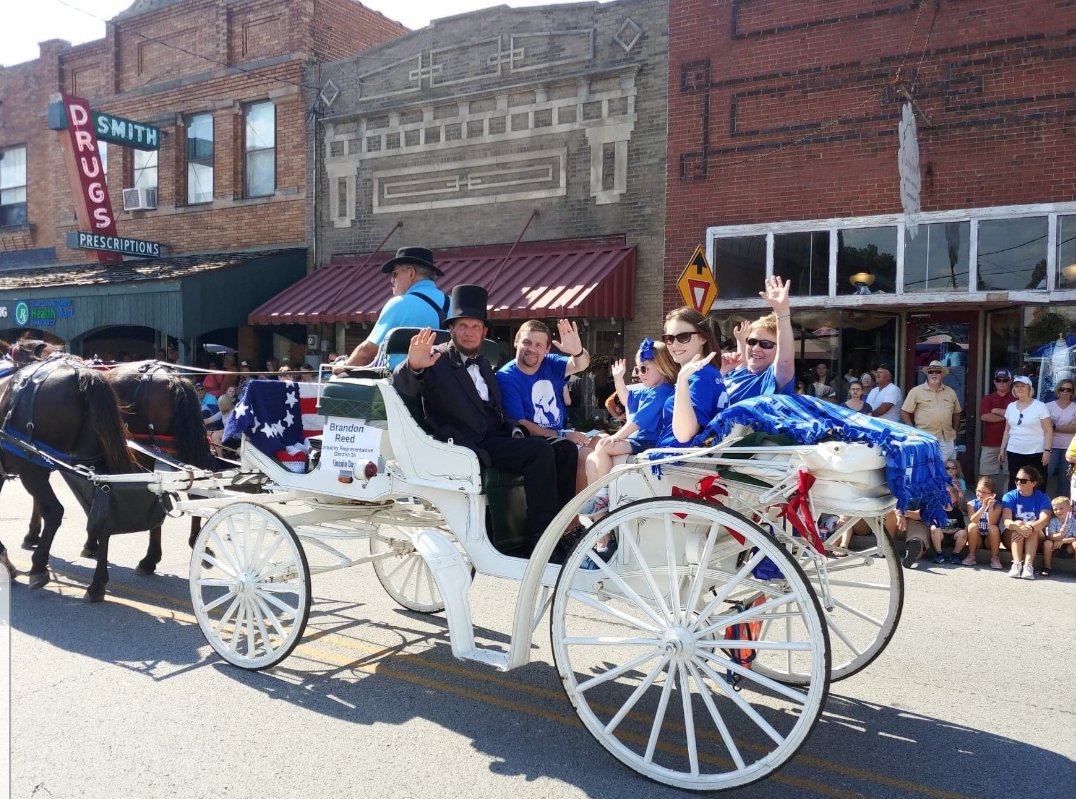 BrandonReed4KY's tweet photo. When you roll at Lincoln Days ... you roll with ABE! Bright day 2 shake hands &amp; plant seeds 4 a #BetterKY with #Reed4KY #ReedTeam Thank you @brettguthrie for helping us out today! https://t.co/xRuRkgOxcP