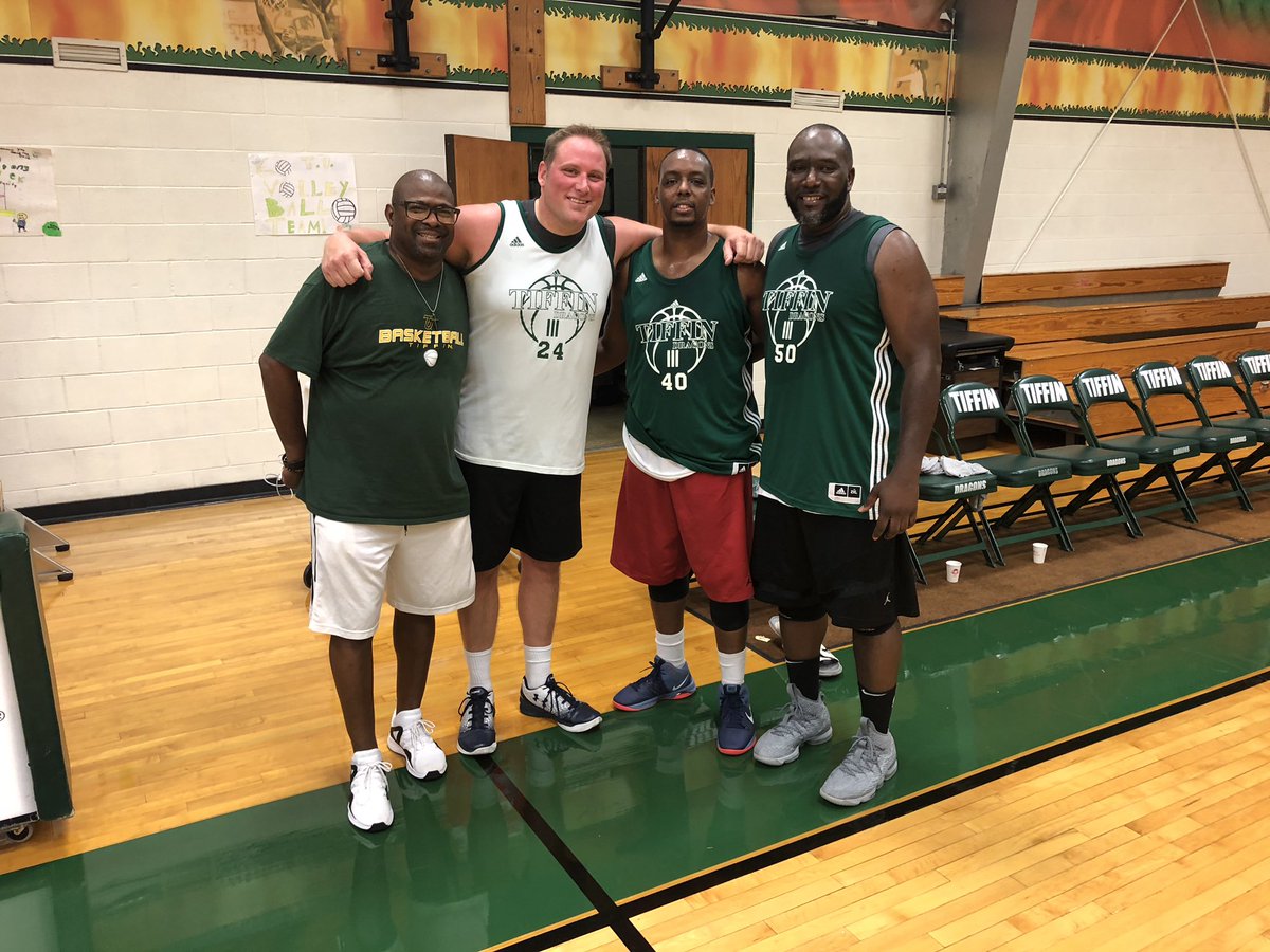 Fella32's tweet photo. @AndreasJames7 my man great to see you. Keep blessing those young men in the Cap! #tuhoops #dragonpride #hammondsboys #guardclub https://t.co/xbc8JJYMQ8
