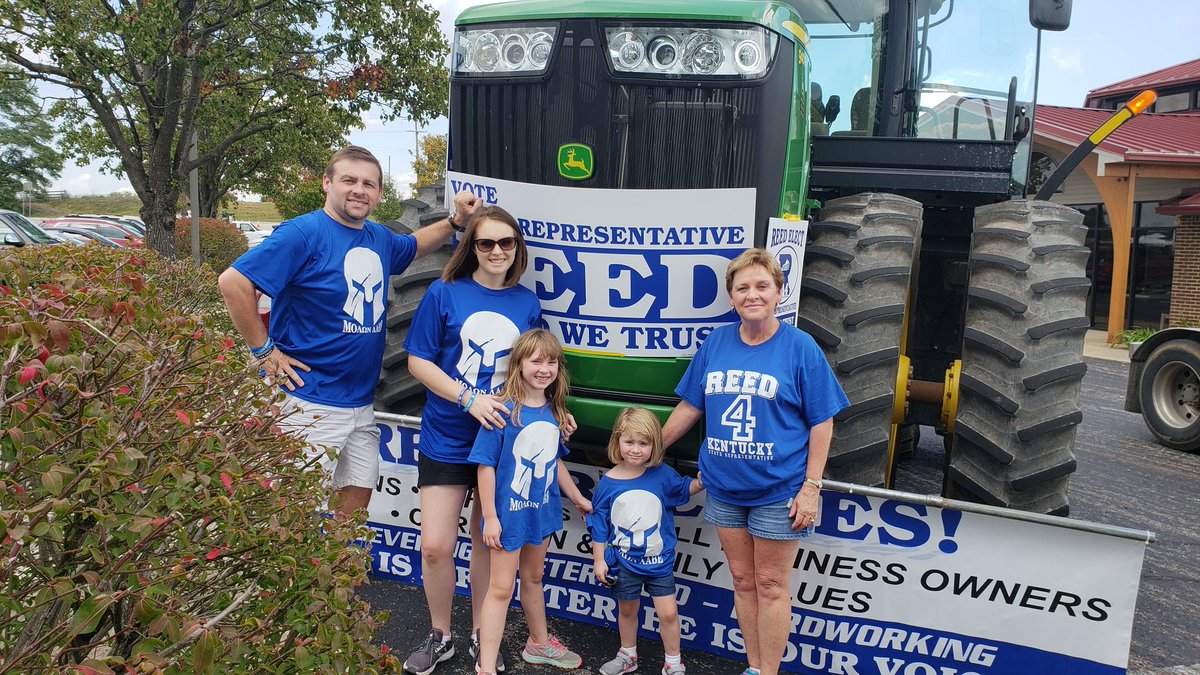 BrandonReed4KY's tweet photo. When you roll at Lincoln Days ... you roll with ABE! Bright day 2 shake hands &amp; plant seeds 4 a #BetterKY with #Reed4KY #ReedTeam Thank you @brettguthrie for helping us out today! https://t.co/xRuRkgOxcP