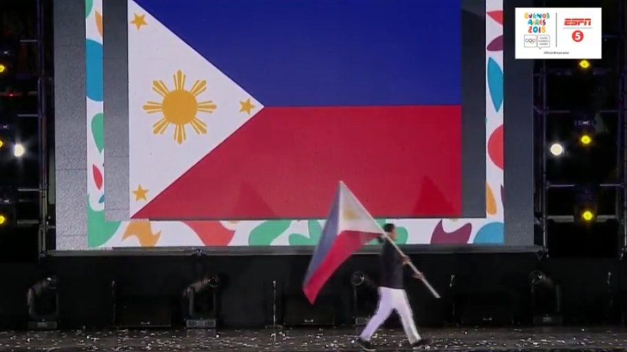 OneSportsPHL's tweet photo. Yuka Saso carrying the flag for the 🇵🇭🇵🇭🇵🇭 

https://t.co/pPDvRbgXvt | #YouthOlympics #LabanPilipinas https://t.co/un4y6J4XQC
