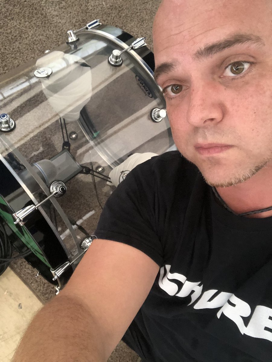 BroBelieveMe's tweet photo. When you can’t decide between a #beta52 and a #beta91...you obviously choose both. @shure #kellyshumount https://t.co/HDrMzlV2uN