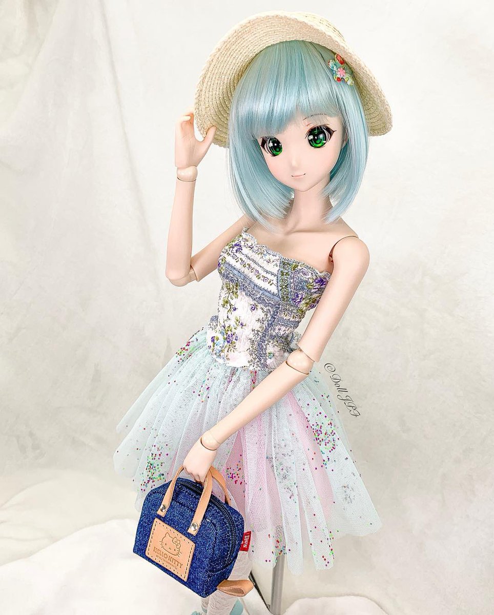 AndroidPDF's tweet photo. 愛ちゃん: 今日は日差しが強いね (^^) .
Ai-chan: Strong sunshine ☀️ today. (^^) .

#smartdoll #smartdollivory #smartdolllife #dannychoo #dolljpf #doll #dollphotography #dollstagram #bjdphotography #bjd #strawhat #hellokitty #hellokittybag #sanrio #hellokittyedwin #edwin https://t.co/e4siBdYMzb