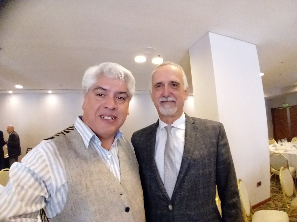 AlejEstrella's tweet photo. Como Vocero y Secretario de Prensa de la Asociación Mutual de Empleados Públicos Activos y Jubilados de la Prov. de Córdoba #AMEP @AMEP4252 junto a Carlos Jornet @cjornet Director Periodístico @LAVOZcomar dialogando sobre Periodismo y Sociedad Siglo 21. Gracias @RotaryCordoba https://t.co/Drwm8TPltU