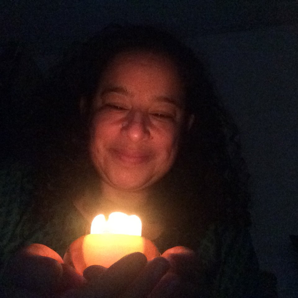 yamilb12's tweet photo. I’m participating in this year’s virtual vigil because it's easy to forget I’m not alone. Many of us remember &amp; want the legacy &amp; practice of oppression to be dismantled so we can all be free of it. Imagine it, it can be so. #belights @border_oflights #BorderofLights #DR #Haiti https://t.co/y7jOuTvC4r