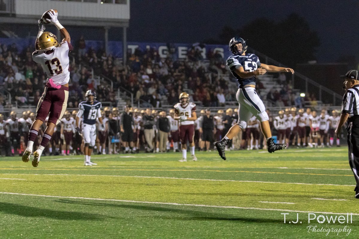 SMFHS_Strength's tweet photo. I’ve always hear receivers coaches say “catch the ball at its highest point” @B_sheppert musta be listenin’ over the years! #SnagThat #athlete #reciever #corner #runningback #wildcatQB #linebacker #anyposition #StowFootball #TeamHeavyHitter https://t.co/nxyGK07reo