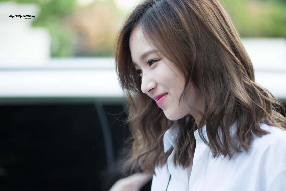 TWICE AU - - MiChaeng A Romeo and Juliet inspired story. Singer, Mina’s group has been at rivalry since their debut, but when new arrival Chaeyoung arrives, will her rules of avoiding the enemy hold up?