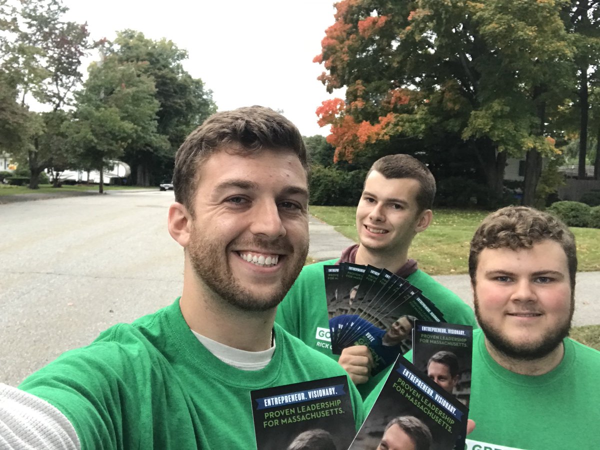 TeamGreen4MA's tweet photo. Saturday’s are for the doors! Team Green killing it today in Marlborough! #GoGreenIn18 https://t.co/8eVRzkhktc