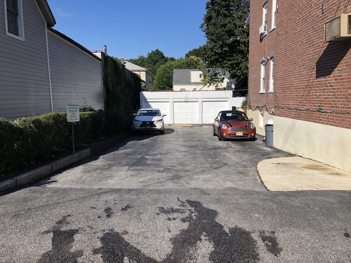 NY_Commercial's tweet photo. #OwnerUser

Office Property For Sale
TOTAL BUILDING SF + /- 3,000
GARAGE 3 cars / USABLE BASEMENT 
AMPLE PARKING ONSITE  / ACCESS TO METRO NORTH TRAIN
VACANT Perfect opportunity for an "Owner User" / BUSINESS USES Id
Just off the Hutchinson River Pkwy https://t.co/h4eAwmy5i3