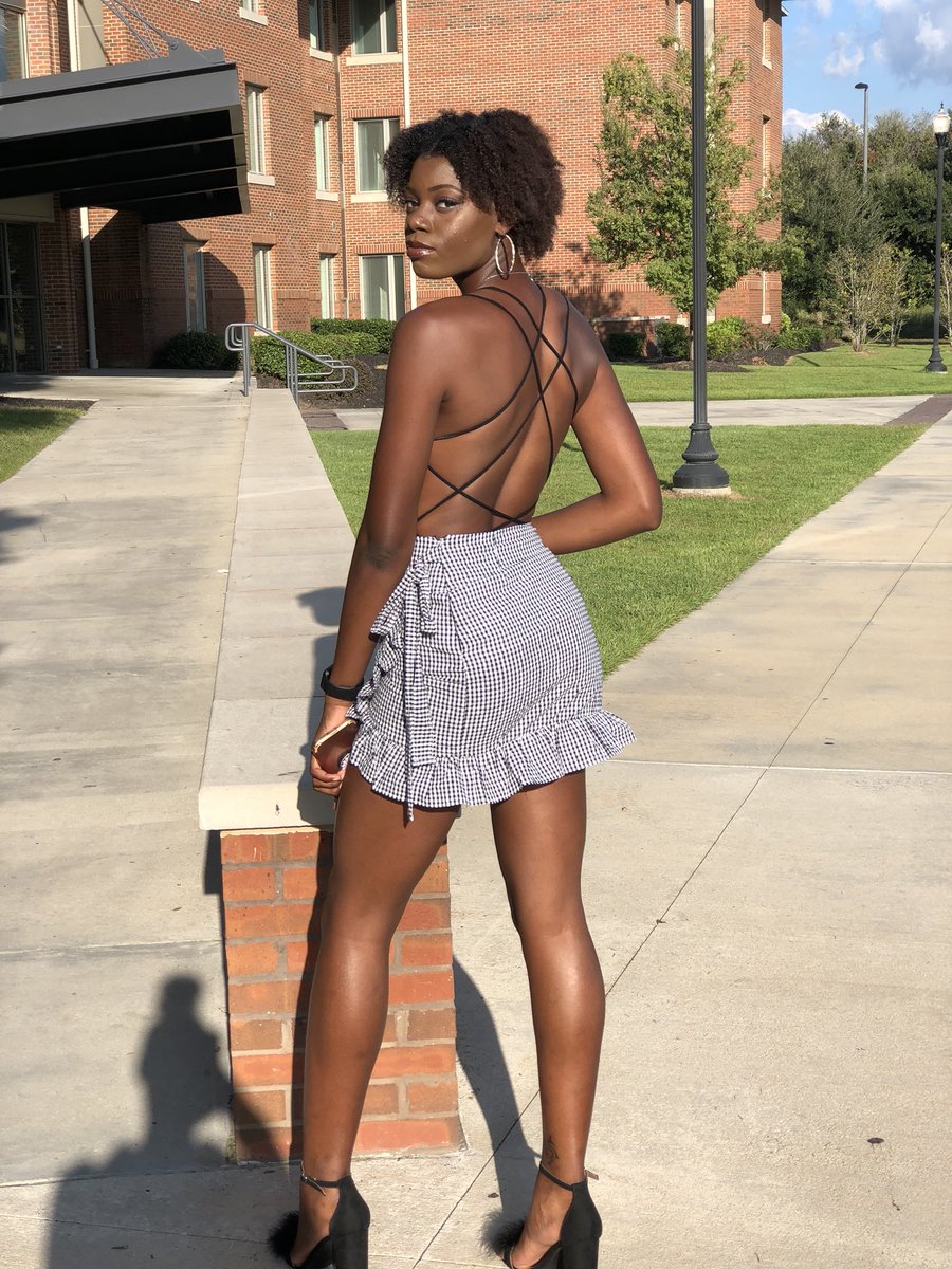 __NayaBee__'s tweet image. Couple of days ago I decided to a little something new 🤞🏾👠 #NewModelAlert