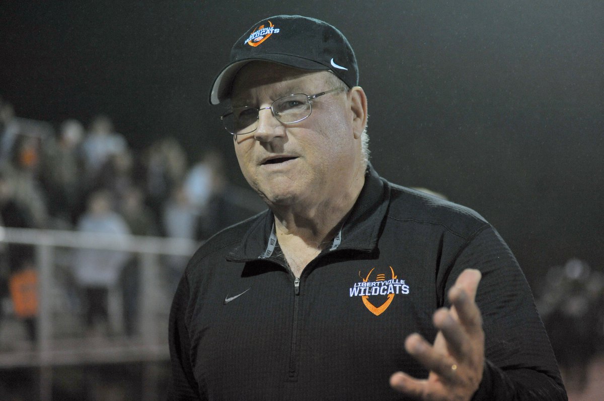 Pioneer_Press's tweet photo. Joe Ravagni is much more than Libertyville's equipment manager https://t.co/i9csBv8a5m #PioneerSports (via @reaven_steve) https://t.co/Rc0ZcMqZHY
