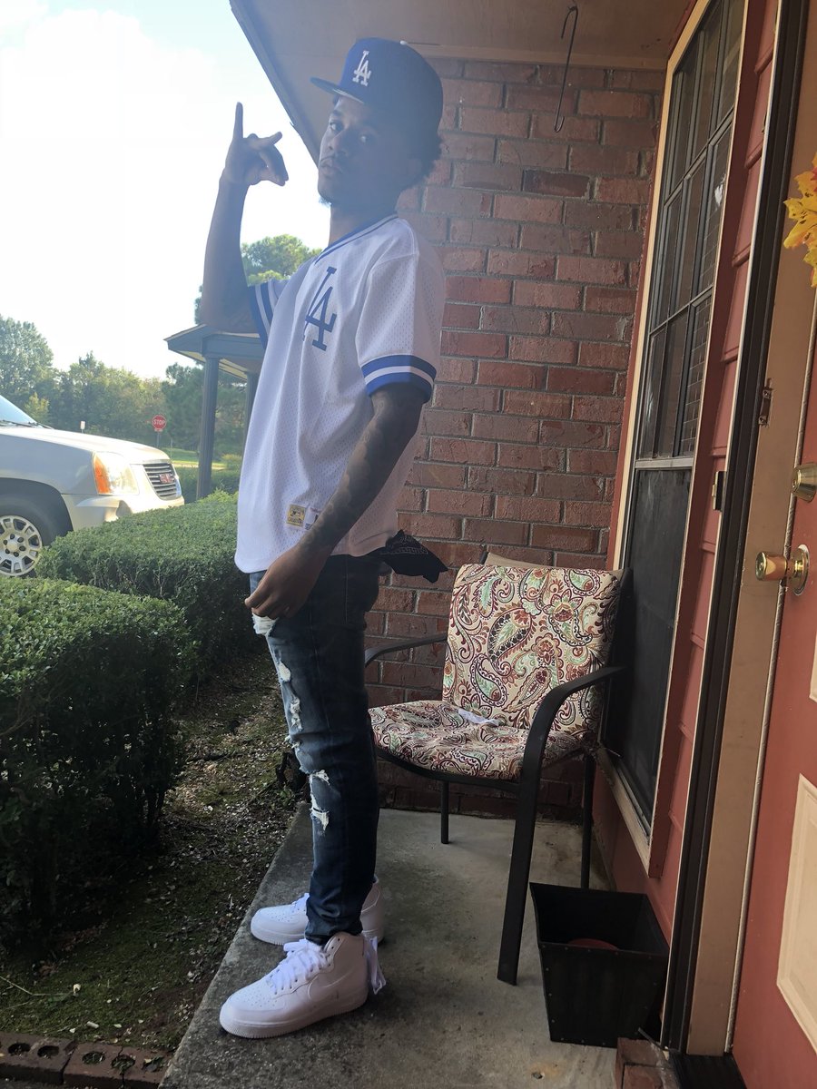 MjayDaGr8's tweet photo. You gotta know where I’m from to get to know a nigga #DaGr8™️ #six78™️ 🎱💙 https://t.co/NkO6faL9SO