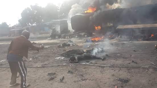 VitalKamerhe1's tweet photo. Le drame de kisantu avec des dizaines de morts m'attriste profondément. Nos compatriotes brûlés, morts et survivants, ont connu une douleur inimaginable. Aussi, m'empresse-je à présenter mes condoléances les attristées aux familles durement éprouvées https://t.co/r9sK1WDrML