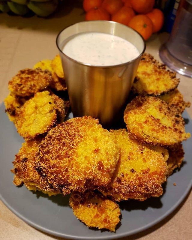 unxpctdblessing's tweet photo. Fried green tomatoes, y'all. #comfortfood #homemaderanch #omnomnom https://t.co/LcUcIiCb3T