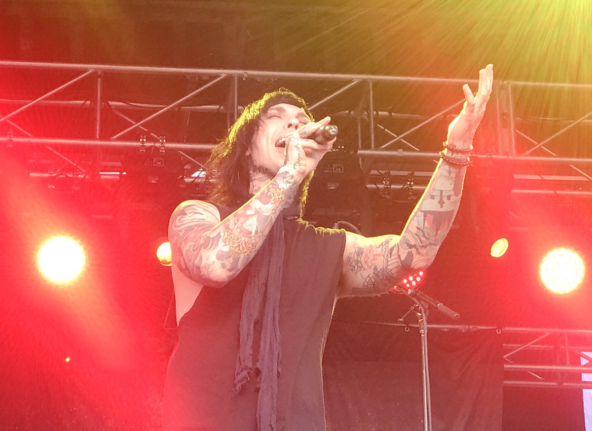 EPStreetfest's tweet photo. Dead Girls Academy on stage now at #epstreetfest 🤘🏼 https://t.co/qWRMVUt6HW
