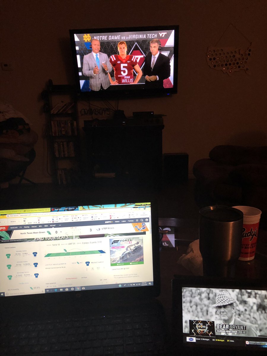 giraffeneck91's tweet image. Sportsing pretty hard tonight. #ThreeScreens #ThreeGames