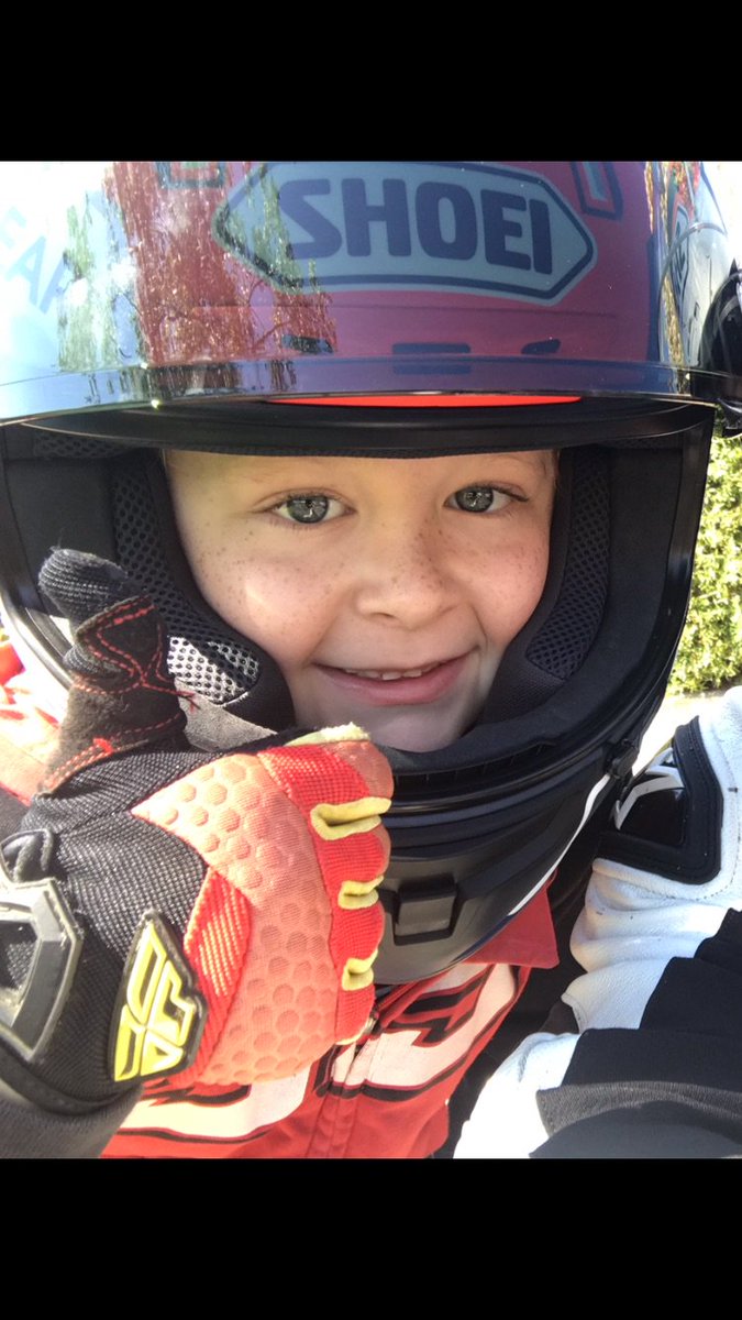 motoado's tweet photo. @marcmarquez93 race day ,full gas ,thumbs up from Chase https://t.co/lNOdI1xKFM