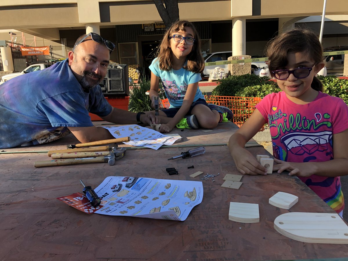 THDLesly's tweet photo. Our community enjoying todayβs Kids workshop! π #Painting #Snowcones #Clown #KidsDeserveIt #CommunityEngagement #antelopeproud #HomeDepot #Store6669 https://t.co/gdplC2u25h