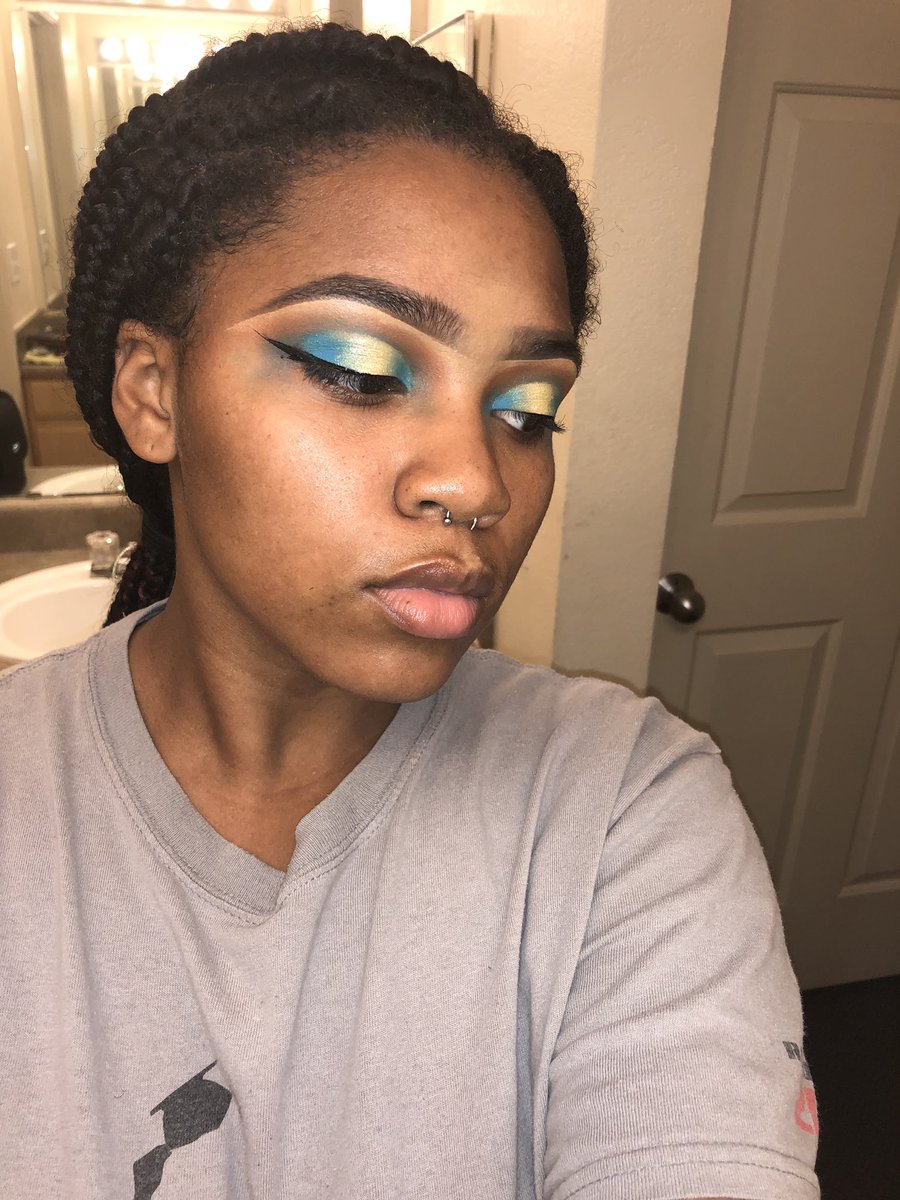 LaadyAce's tweet image. Ouuuh. I did that 😍 Lashes would have set this off! #WSSU #looksbykemie #miniglam #miniface #makeupforwoc #wssuhomecoming