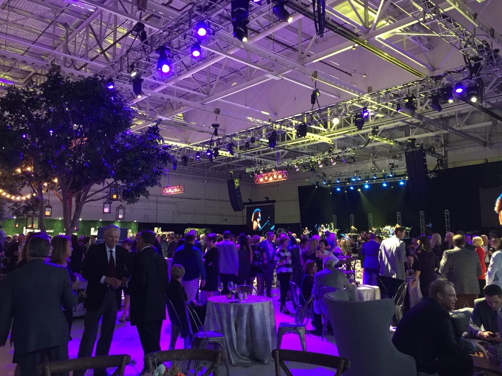 OhioHealth's tweet image. Last night we were able to raise over $1.2 million to benefit health and wellness programs that will serve our community. See the wellness programs the event supports, contribute to the OhioHealth Foundation, and learn more here:  homeinohio.ohiohealth.com/wellness-progr… #HomeInOhio2018