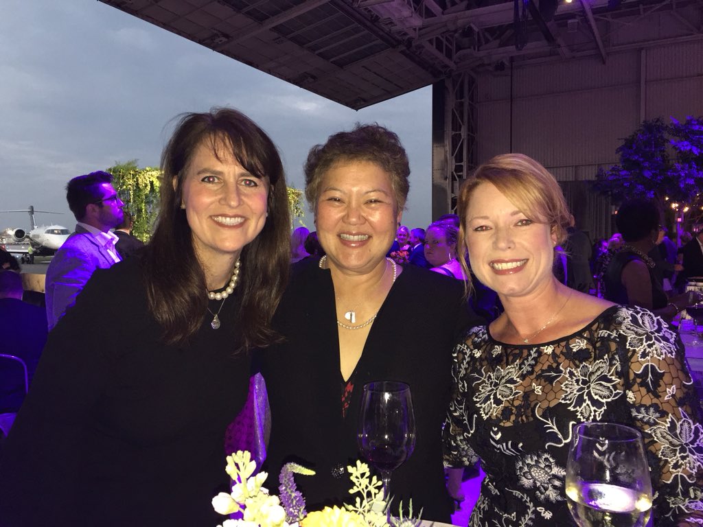 OhioHealth's tweet image. Last night we were able to raise over $1.2 million to benefit health and wellness programs that will serve our community. See the wellness programs the event supports, contribute to the OhioHealth Foundation, and learn more here:  homeinohio.ohiohealth.com/wellness-progr… #HomeInOhio2018