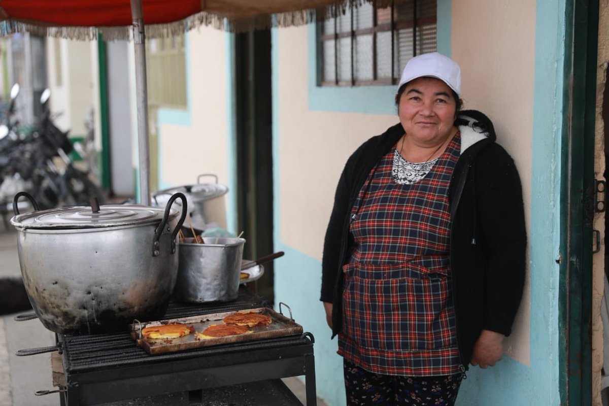 JorgeEmilioRey's tweet photo. Los compañeros de @SecPrensaCmarca, después de realizarles una crónica audiovisual, para contarle al mundo la receta de la #ArepaSimijense, decidieron poner su granito de arena para contribuir a mejoraras las condiciones de vida de la familia Rubiano. https://t.co/JvWLKVuJ5L
