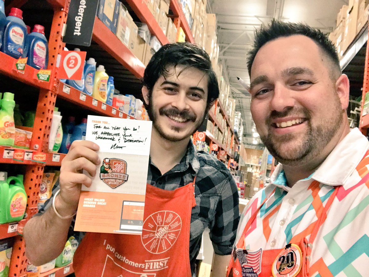 mattjensen93's tweet photo. Jesse on our freight 🚂 team received his first Bronze #Milestone 👊🏼💣💥 Great job and keep up the excellent work! #Throwsomemore #teamwork #Team406 #D66PROUD https://t.co/lJO51qzv2R