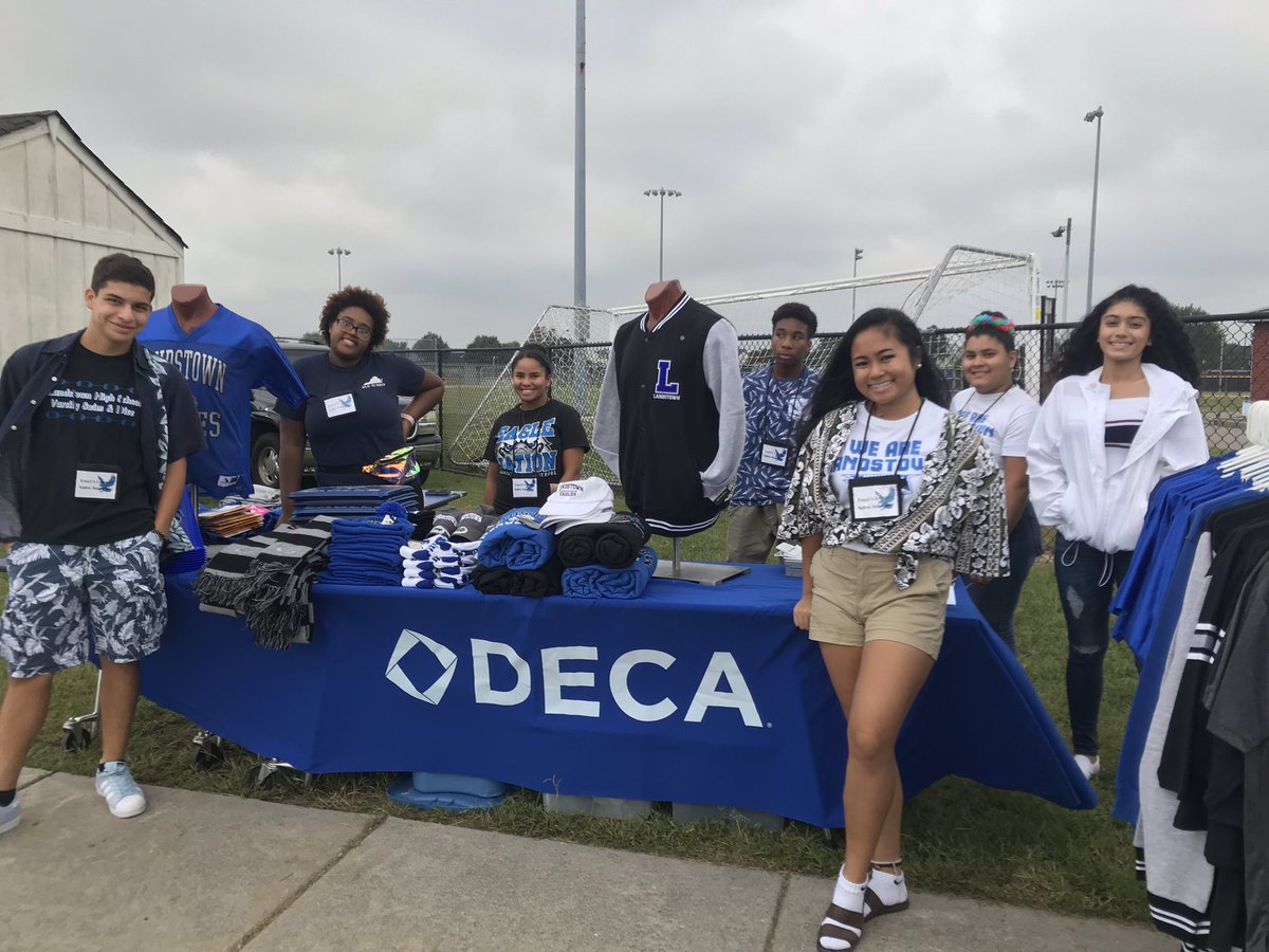 Jenailstoc's tweet photo. These students make things happen!!  #LHSStem #hoco2018 #eagleslanding #sbe #schoolstore https://t.co/2JqoupYI0A