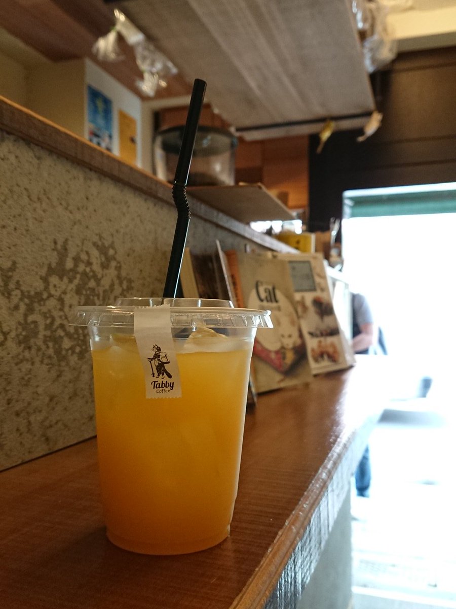 uHjDryhAwUGIf1P's tweet photo. 伊太利亜谷山です！
朝イチから研修と称して、天文館のタビーコーヒーさんでまったりです(^^)
コーヒーも美味しいけど、タンカンジュースも美味しい！

#鹿児島
#kagoshima
#伊太利亜
#伊太利亜谷山店
#タビーコーヒー
#tabbycoffee
#tabby
#鹿児島カフェ
#天文館 https://t.co/fXM6haAsAx