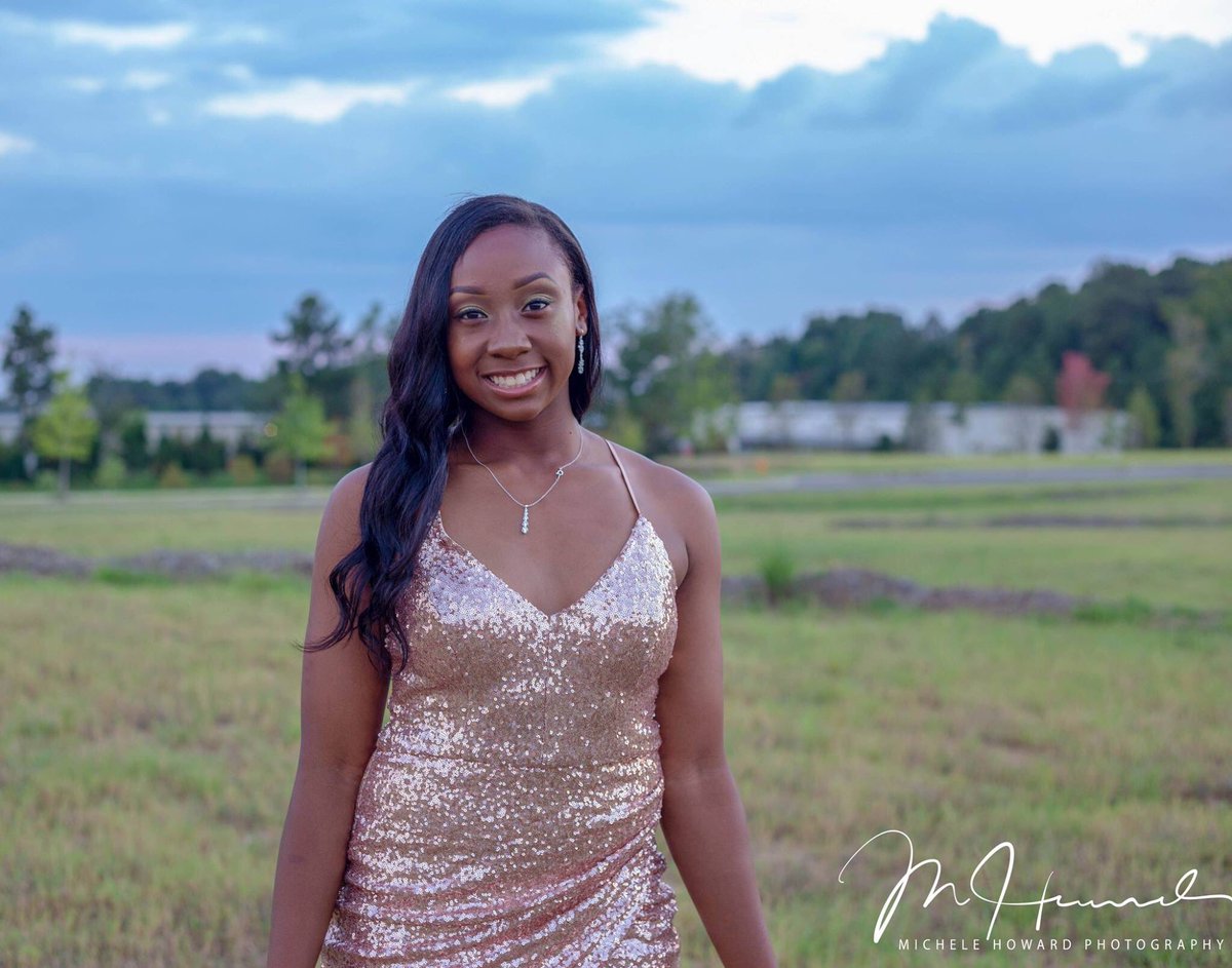 samyziaaaa's tweet image. And the last continue coming #seniorhoco 💙