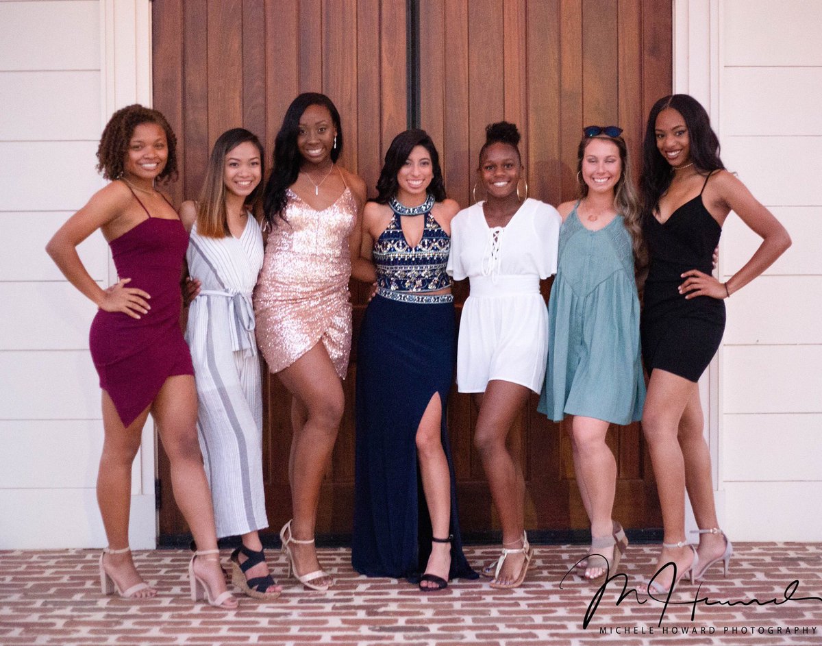 samyziaaaa's tweet image. And the last continue coming #seniorhoco 💙