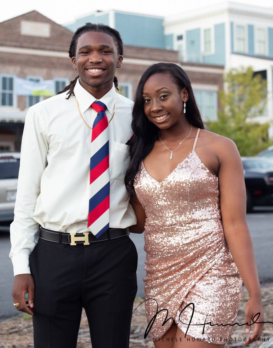 samyziaaaa's tweet image. And the last continue coming #seniorhoco 💙
