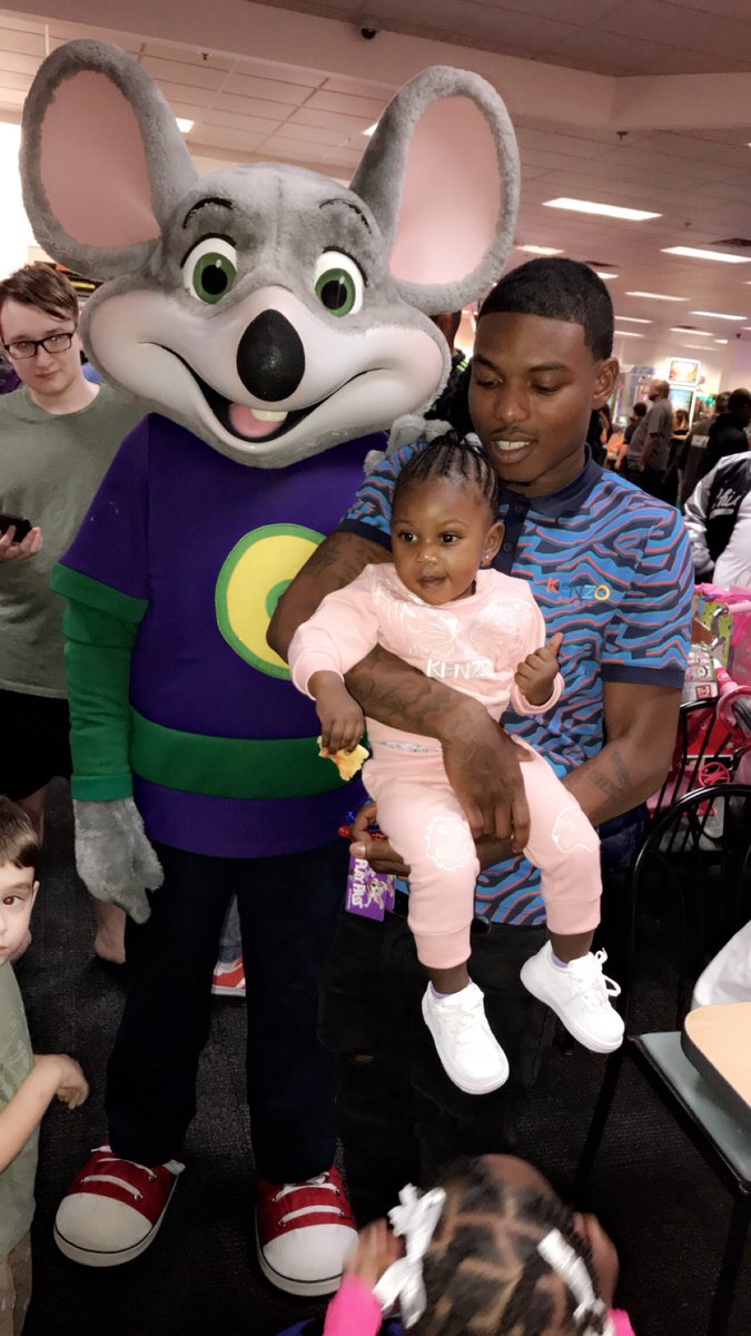 Ray__2x's tweet image. My queen is about to be 1️⃣ 10/09 love my baby girl❤️🤞🏽💫