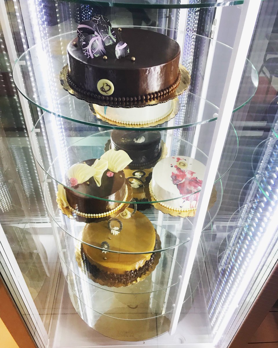Our vertical display freezer has finally arrived 🎉 now you can walk in and grab one of our entremets - no ordering necessary 😅 check it out!