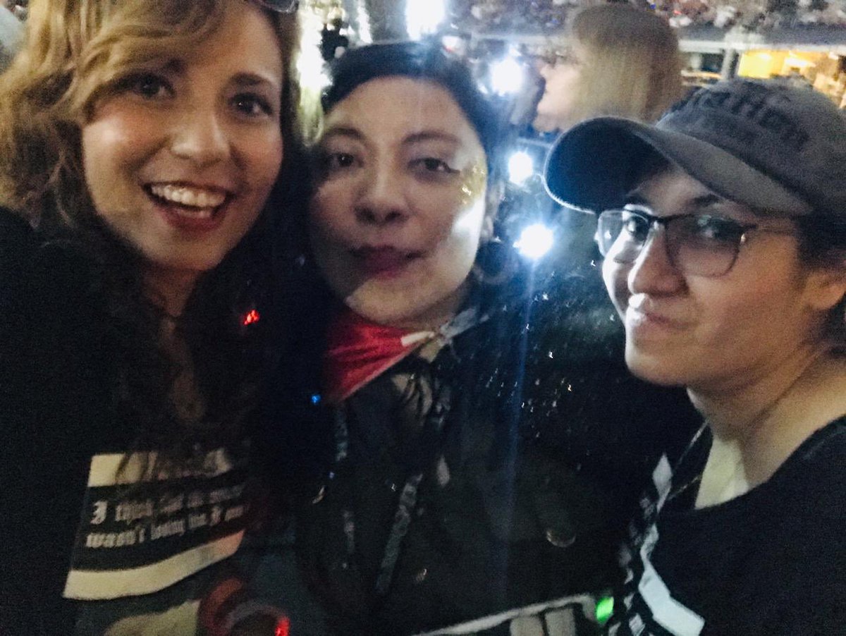 latinslovertour's tweet image. More Latin Swifties from Mexico having fun tonight! 🇲🇽 #repTourArlington #repTourDallas @dianiscullen17 @aner_mybaeswift #LatinSwiftiesOnRepTour @taylorswift13 @taylornation13