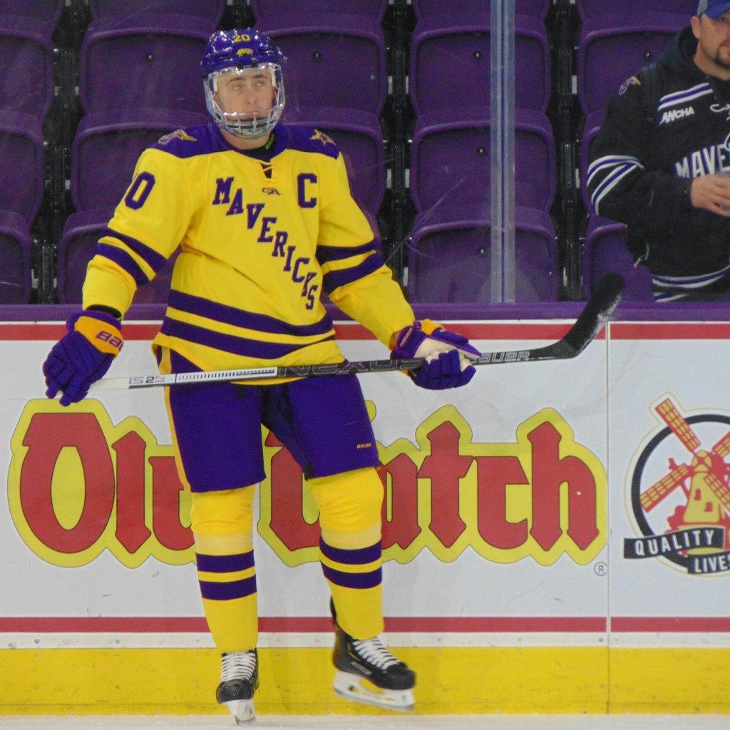 PaulAllan5's tweet photo. Minnesota State men's hockey sporting new home gold sweaters in exhibition tilt vs Mount Royal tonight. Purple helmets, gloves &amp; pants. @UniWatch https://t.co/zpbbz2PmTc