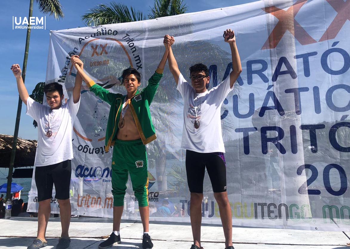 UAEM_MX's tweet photo. Felicidades a los universitarios Ángel y Luis Bejarano Salas, Mariana Carbajal y Mario Andrés Bravo Aguirre, por su destacada participación en el XX Maratón Acuático Tritón, en Tequesquitengo, Morelos, en el cual obtuvieron primeros lugares. #MiUniversidadEsDeporte #UAEMéx https://t.co/mpobgVJr5n