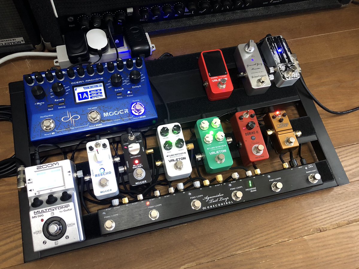 kei_style_'s tweet image. サブボート8代目完成。エフェクターで音を創りました！っていう音がするボートに仕上がりました（笑）
メインボードがわりとナチュラルな音がするボードになっているので、対比が面白い😀

#mooer
#oceanmachine
#エフェクトボード