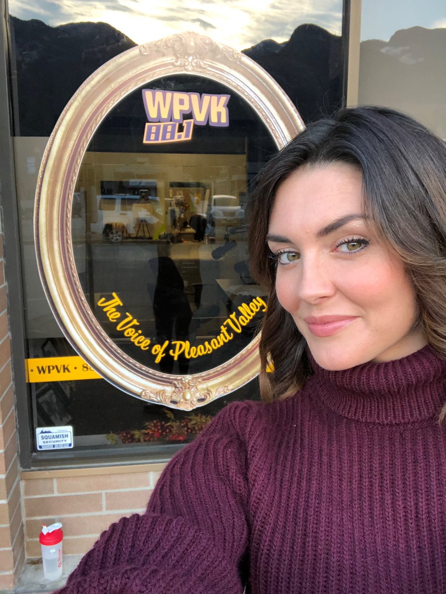 TaylorCole's tweet photo. #fallingforyou #Bachelorbakeoff ⁦@hallmarkchannel⁩ who’s with me? https://t.co/uLrbLq3osJ