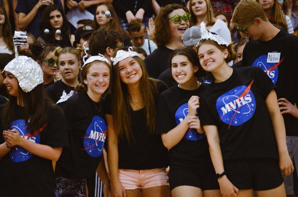 alexbegler's tweet photo. Happy happy happy birthday to the sweetest and most beautiful girl! LOVE YOU more than you know❣️ @leximr130 https://t.co/TcZVkzPlAx