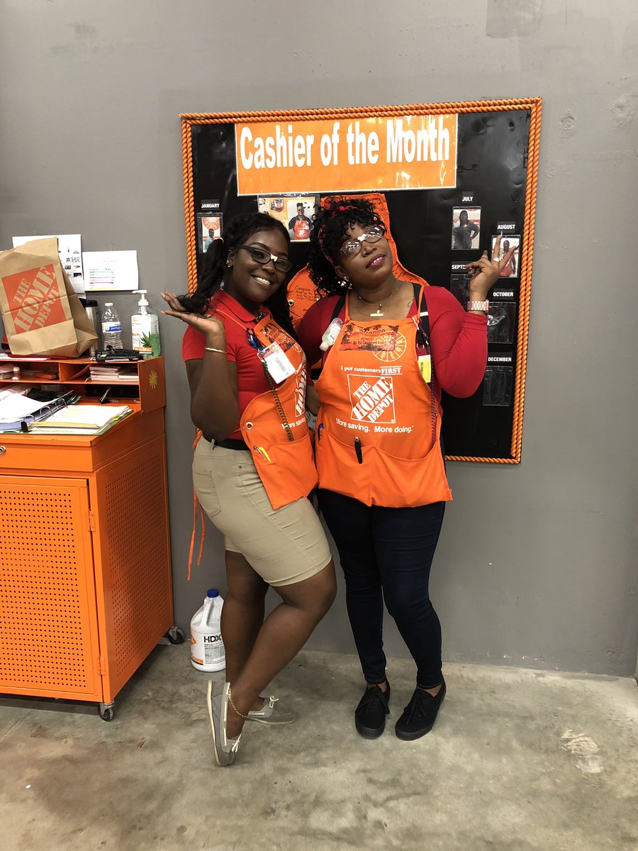 MzKuki's tweet photo. Friday was nerd day! And color of the day was red  celebrating CAM and Friends 2018 #8201 style! https://t.co/6M8GJGMM8l