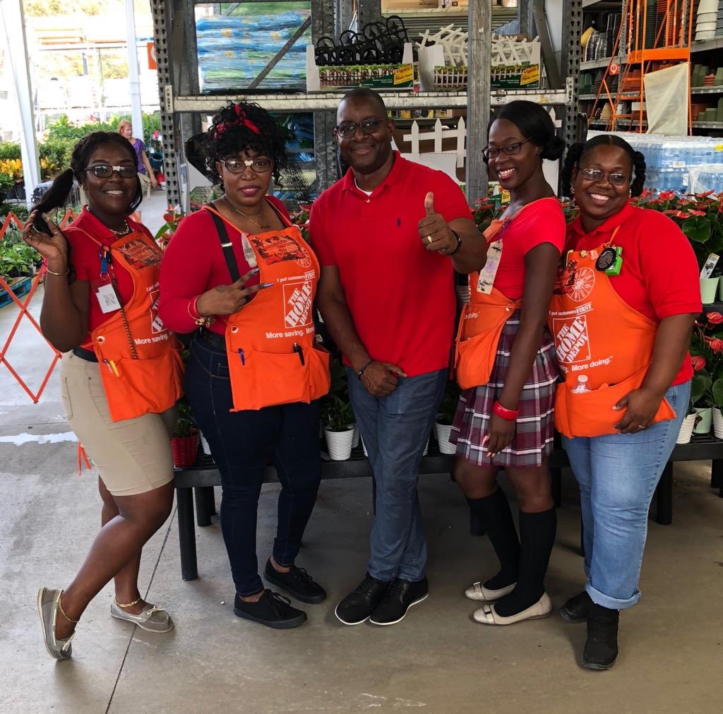 MzKuki's tweet photo. Friday was nerd day! And color of the day was red  celebrating CAM and Friends 2018 #8201 style! https://t.co/6M8GJGMM8l