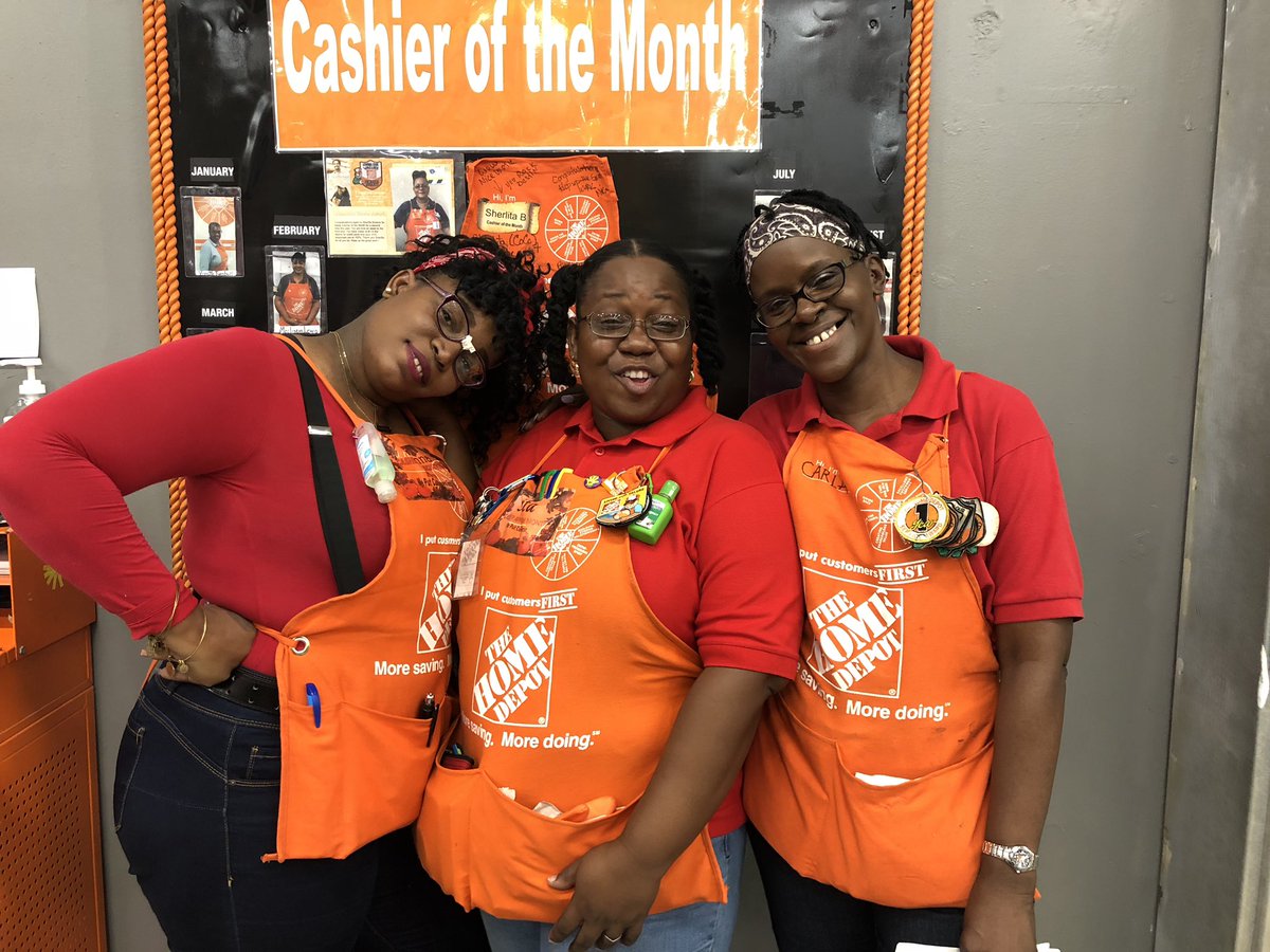 MzKuki's tweet photo. Friday was nerd day! And color of the day was red  celebrating CAM and Friends 2018 #8201 style! https://t.co/6M8GJGMM8l