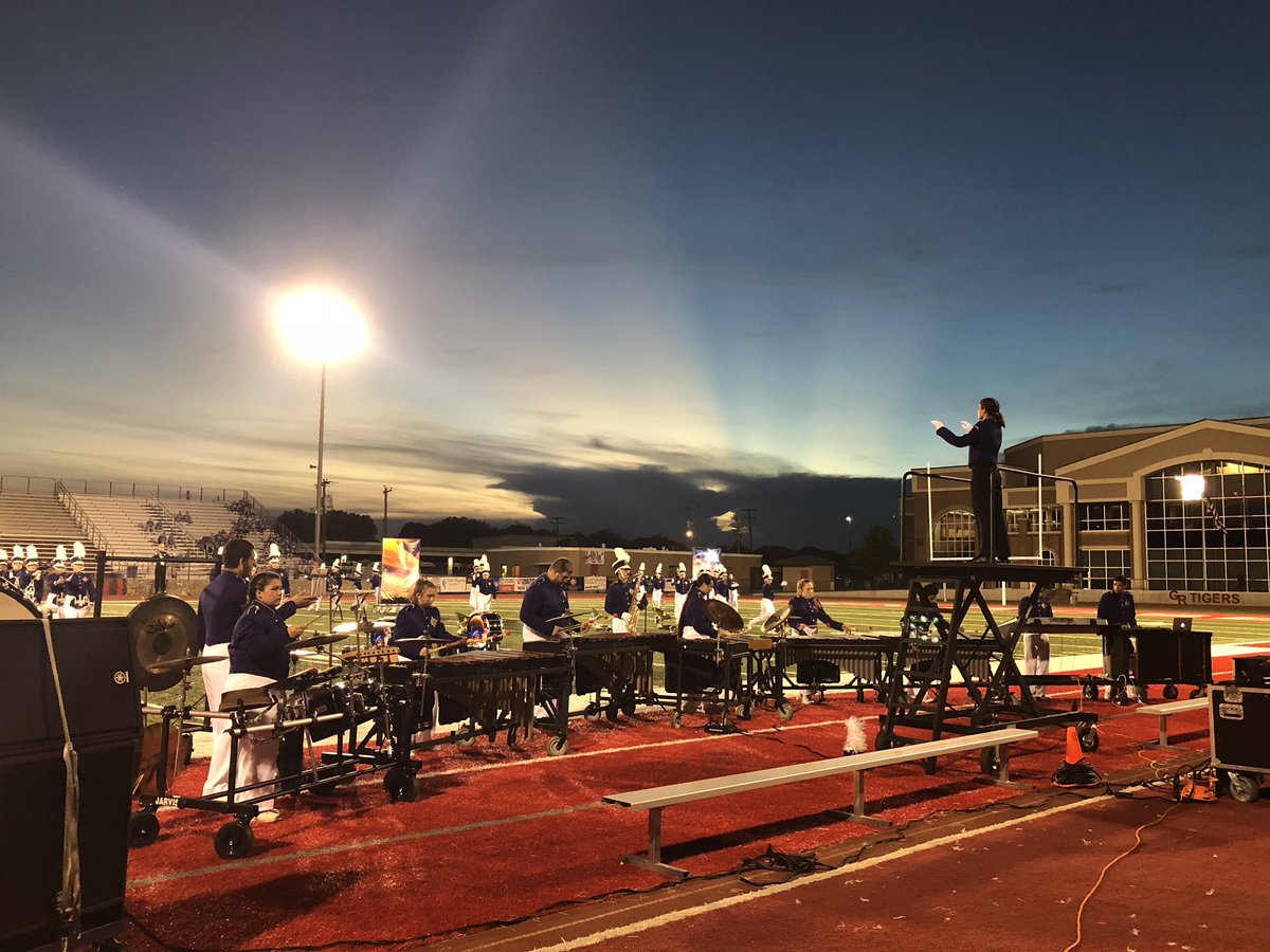 walkertxbecky's tweet photo. #Saturdaynightlights #finalsperformance #nofilter #theskyisthelimit https://t.co/thmDLidSyF